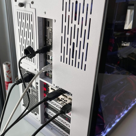 Desktop w/monitor or keyboard. - Picture 7 of 7